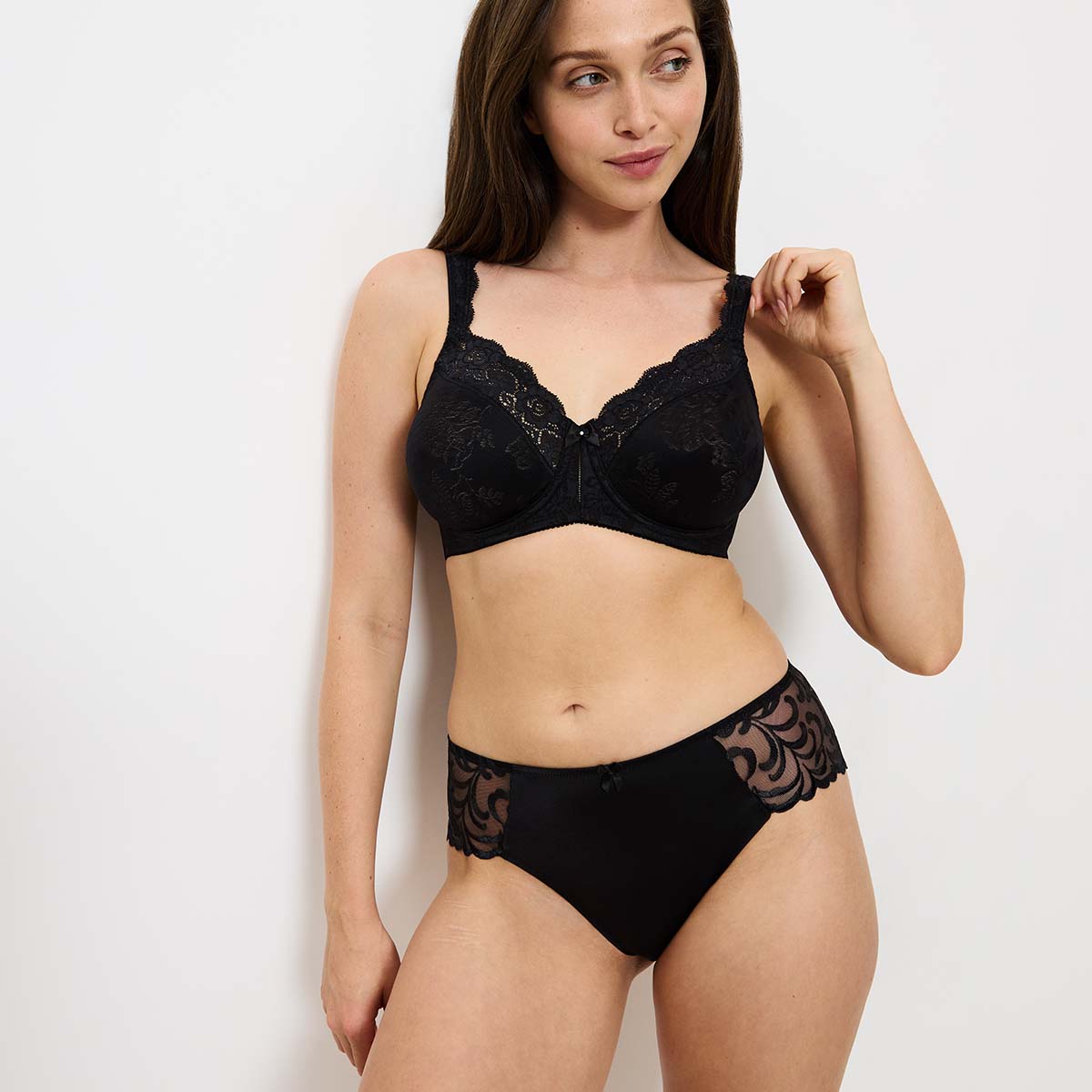 Triumph Stellina W BH med bøjle, sort - 10004741 - 0004 - Black