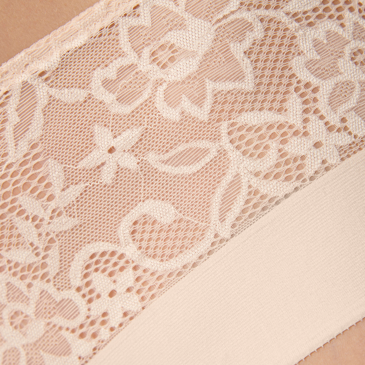 Triumph Vivid Spotlight maxi trusse, beige - 10210632 - 00DL - Cameo Beige