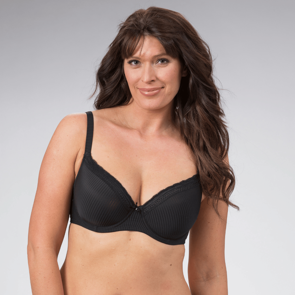 Trofé Laila BH med bøjle, sort - 10232 - 1200 - Black