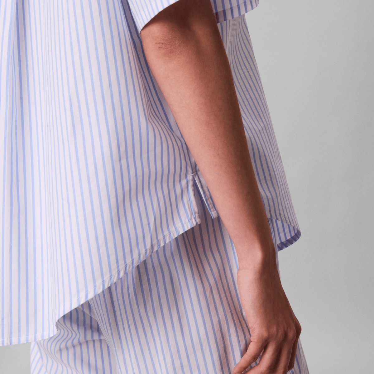 Calvin Klein natskjorte, blå - LV00QS7652 - 2NE - Sera Stripe Blue Descent