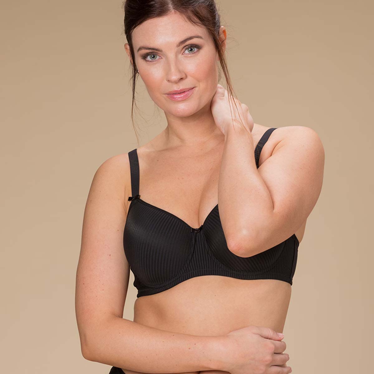 Trofé Sanna BH med bøjle, sort - 19400 - 1200 - Black
