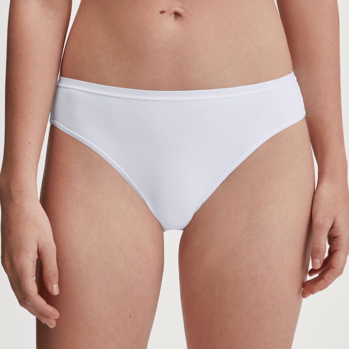 Calida Sleek Skin tai trusse, hvid - 22037 - 001 - White