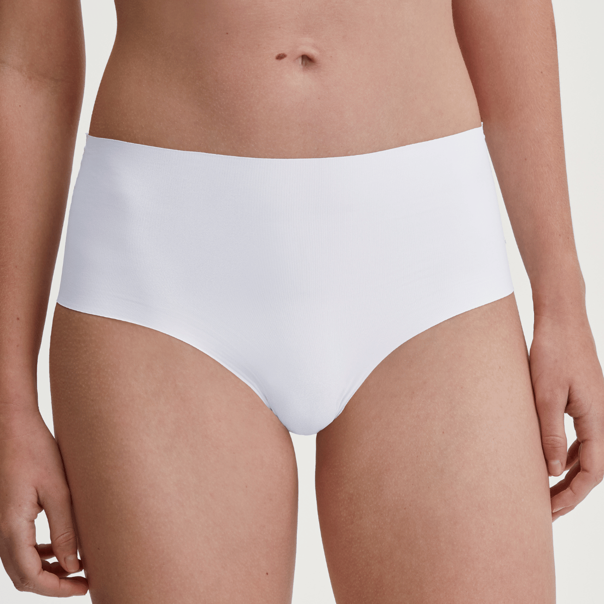 Calida Sleek Skin midi trusse, hvid - 22237 - 001 - White
