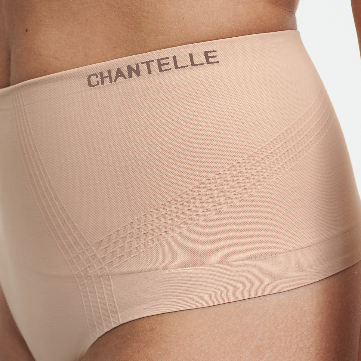 Chantelle Smooth Comfort Shapewear High-Waisted g-streng, nude - C10U90 - 00Q - Clay Nude