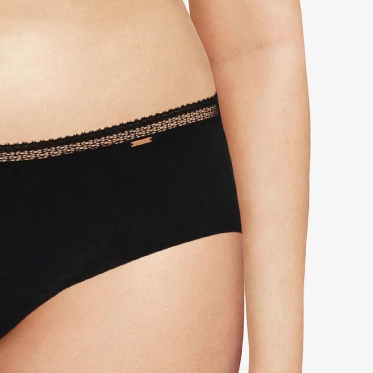 Chantelle Lace Cycle Hipster menstruationstrusse, sort - C16L40 - 011 - Black