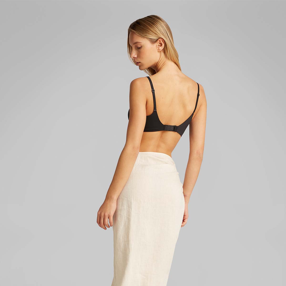 Calvin Klein Perfectly Fit BH med bøjle, sort - LV000F3837 - UB1 - Black