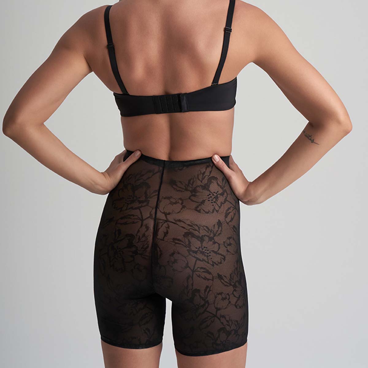 Bye Bra Lacy High Waist Shaping shorts, sort - LACHWS - Black - Black