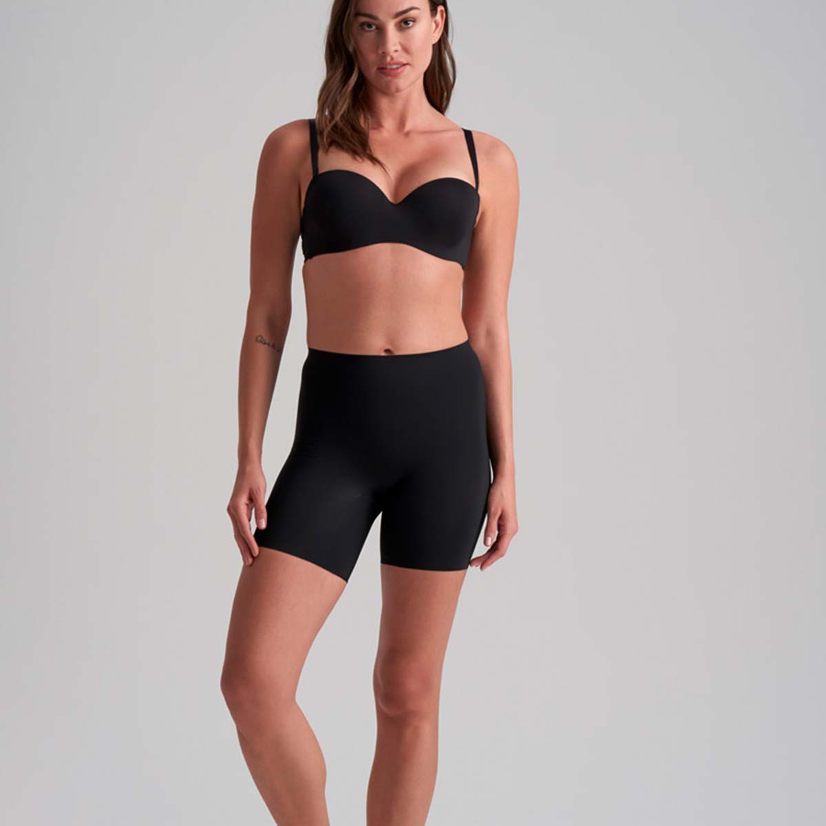 Bye Bra Smooth Essentials Mid Waist shorts, sort - SEMWS - Black - Black
