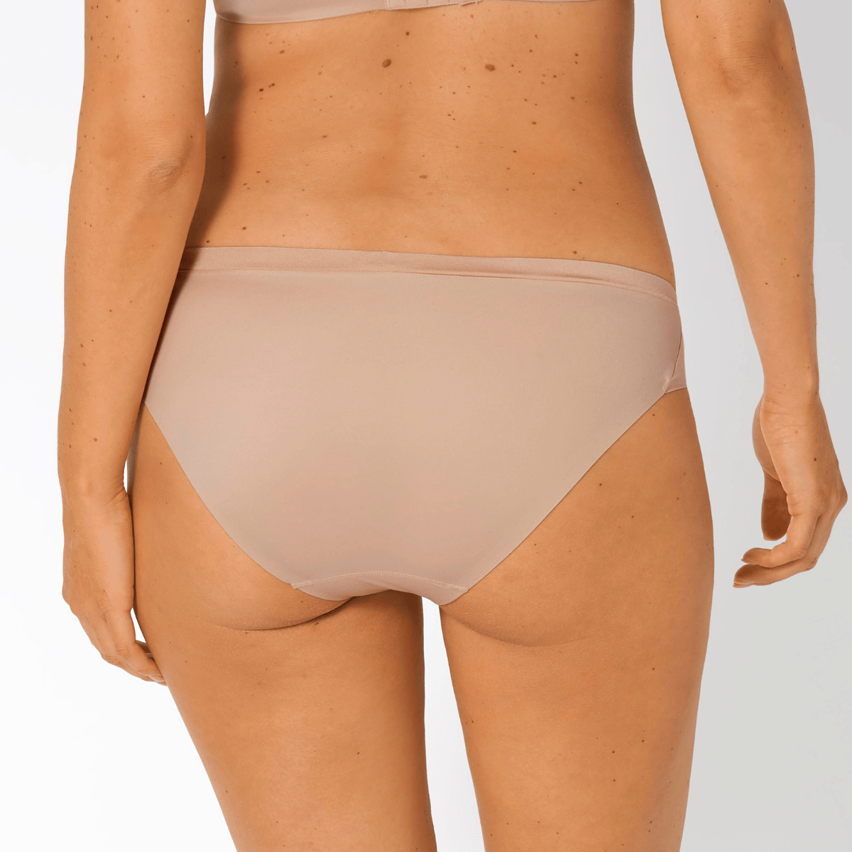 Triumph Body Make-up Soft Touch tai trusse, beige - 10193650 - 00EP - Neutral Beige