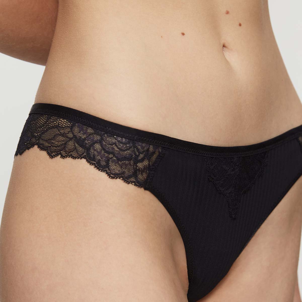 Triumph Peony Florale Brazilian g-streng, sort - 10207951 - 0004 - Black