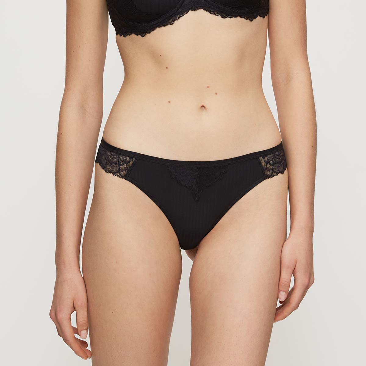 Triumph Peony Florale Brazilian g-streng, sort - 10207951 - 0004 - Black
