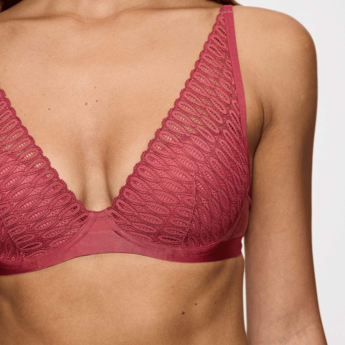 Triumph Aura Spotlight WP BH med bøjle, rød - 10216460 - 7831 - Strawberry Allure