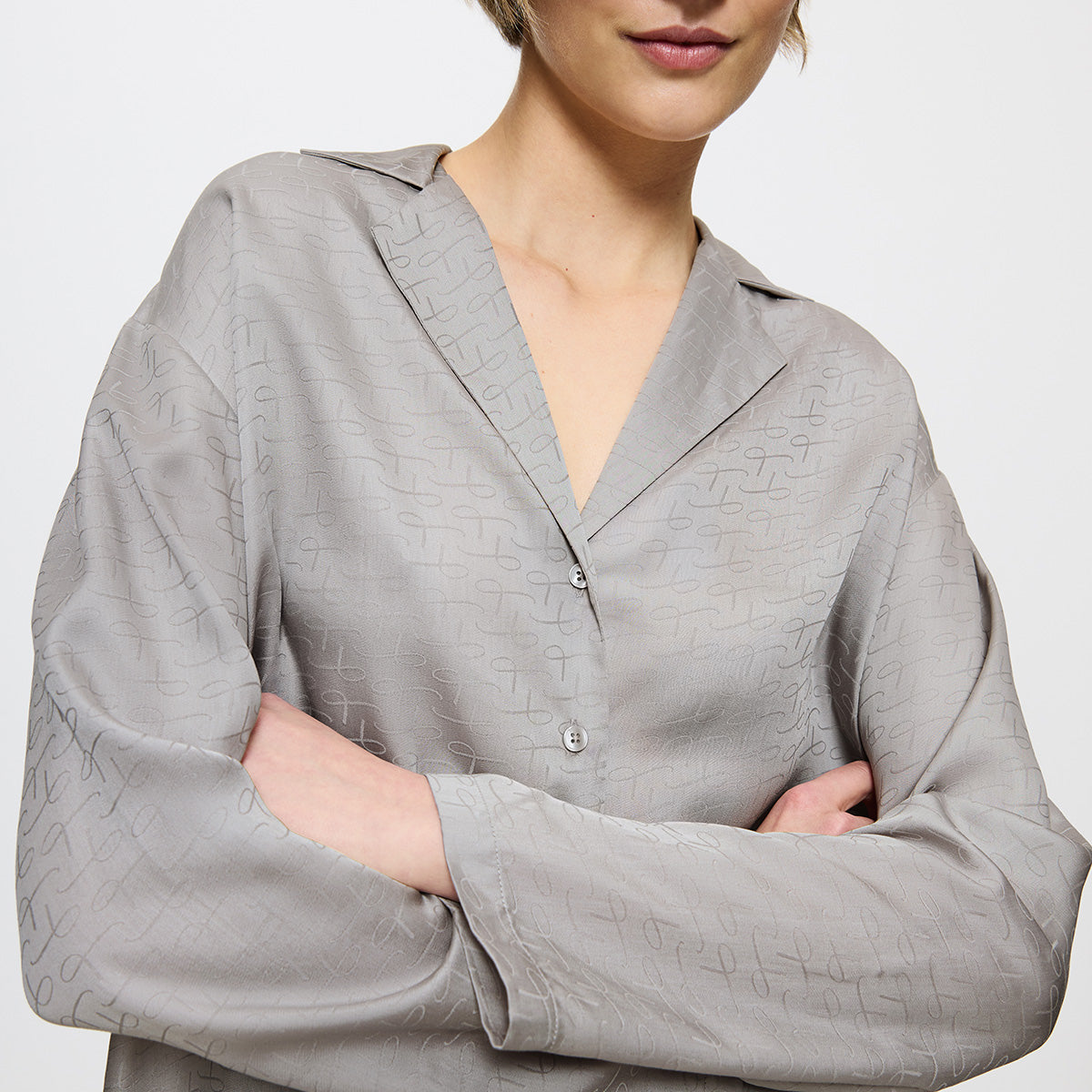 Triumph Silky Sensuality natskjorte, grå - 10221063 - 7816 - Silent Grey