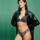 Triumph Sensual Spotlight Brazilian g-streng, grå - 10219848 - 00DK - Pebble Grey