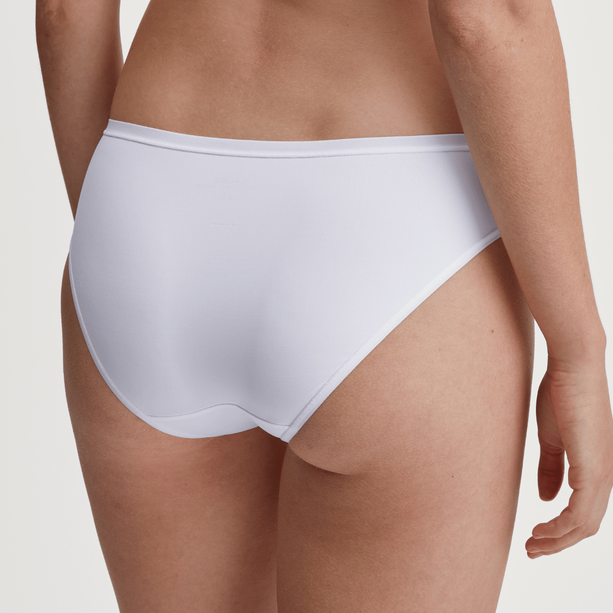Calida Sleek Skin tai trusse, hvid - 22037 - 001 - White