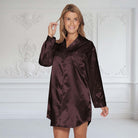 Lady Avenue Satin natskjorte, lilla - 48-2010 - 349 - Italian Plum