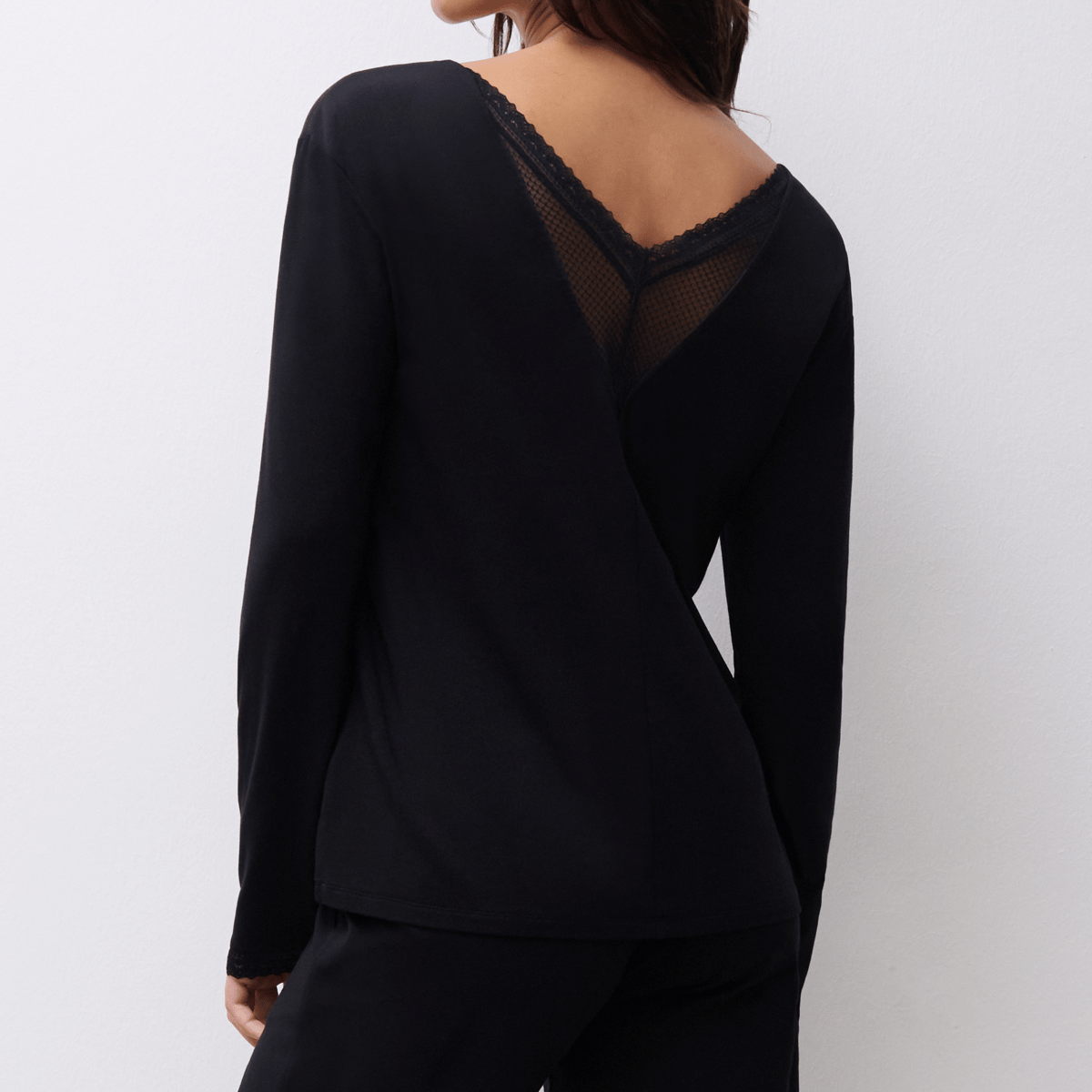 Chantelle Romance nattrøje, sort - C10YJ0 - 011 - Black