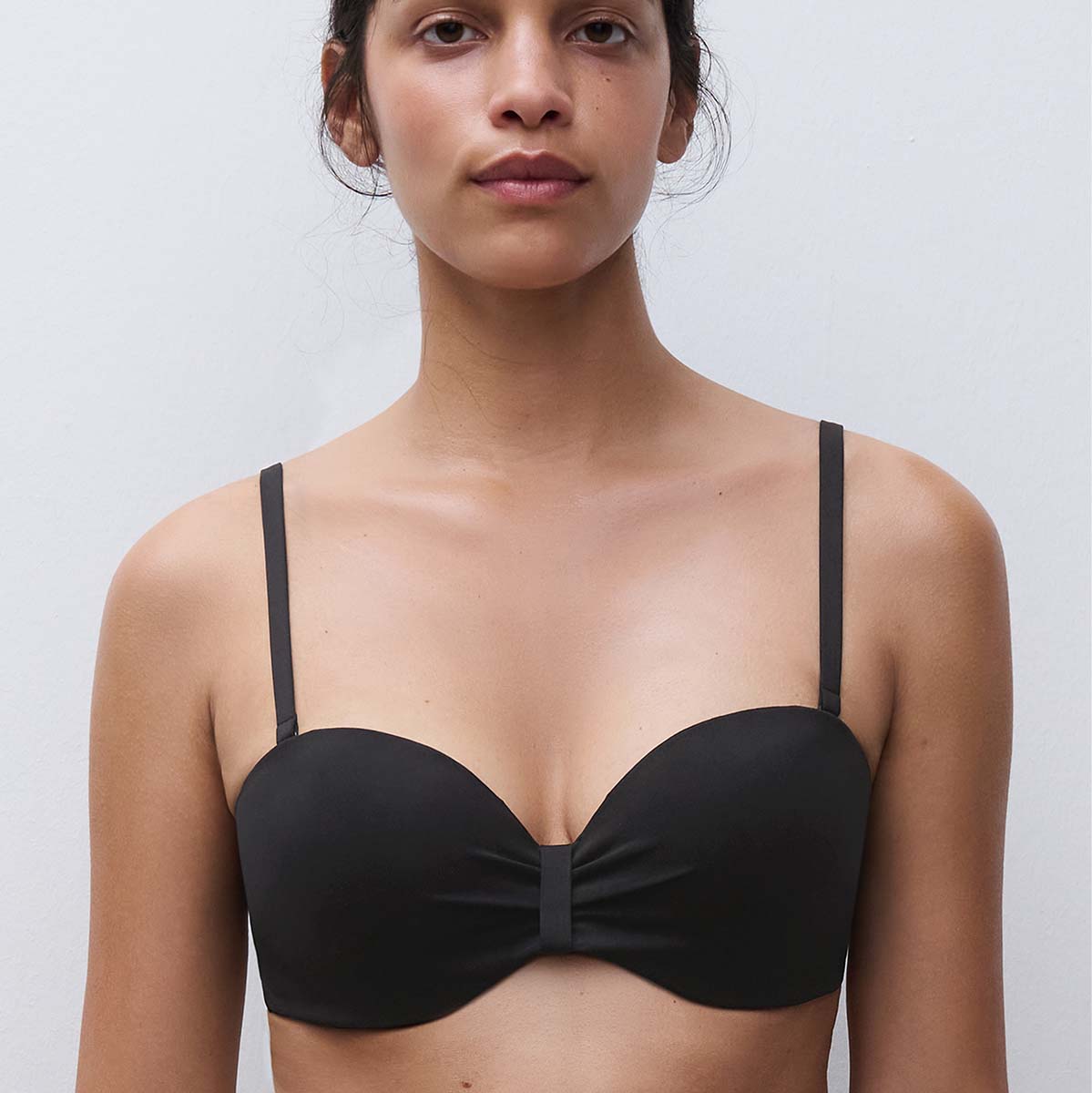 Chantelle Icon Bandeau bikini top med bøjle, sort - C16VNK - 011 - Black