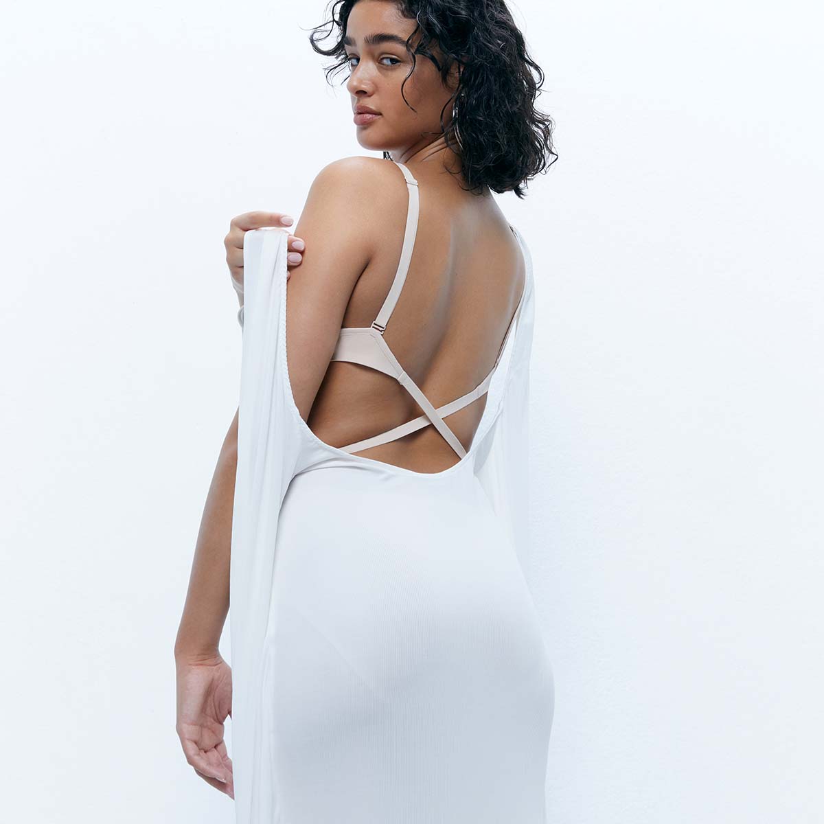 Chantelle Open Back BH med bøjle, beige - C912N9 - 01N - Golden Beige