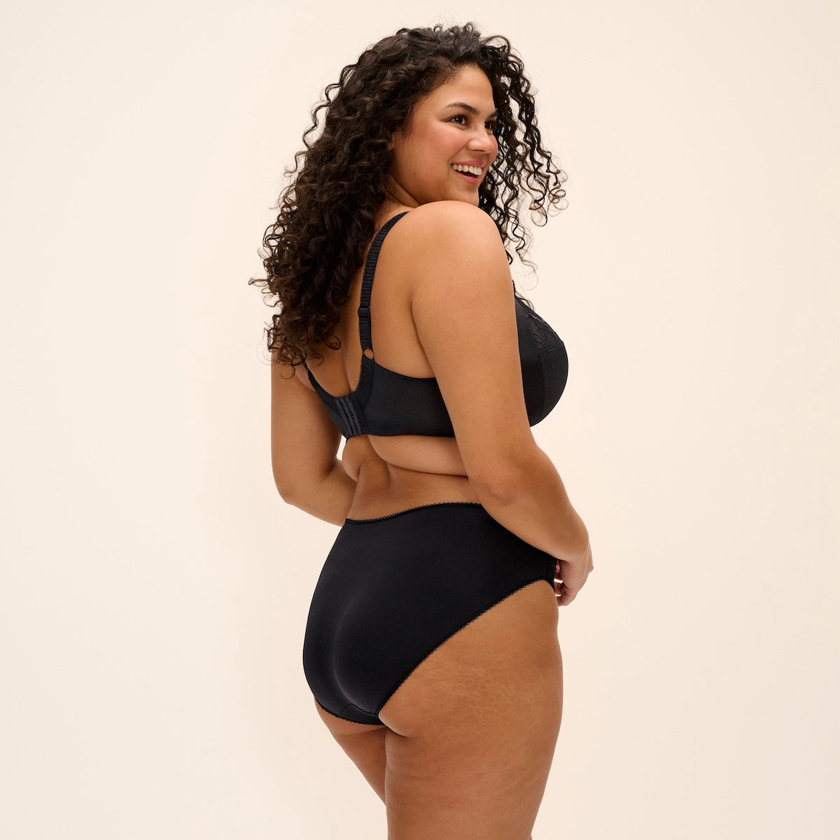 Elomi Cate BH med bøjle, sort - EL4030 - BLK - Black