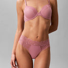 Calvin Klein Perfectly Fit Lace g-streng, rosa - LV00QF8444 - 41I - Soft Mauve