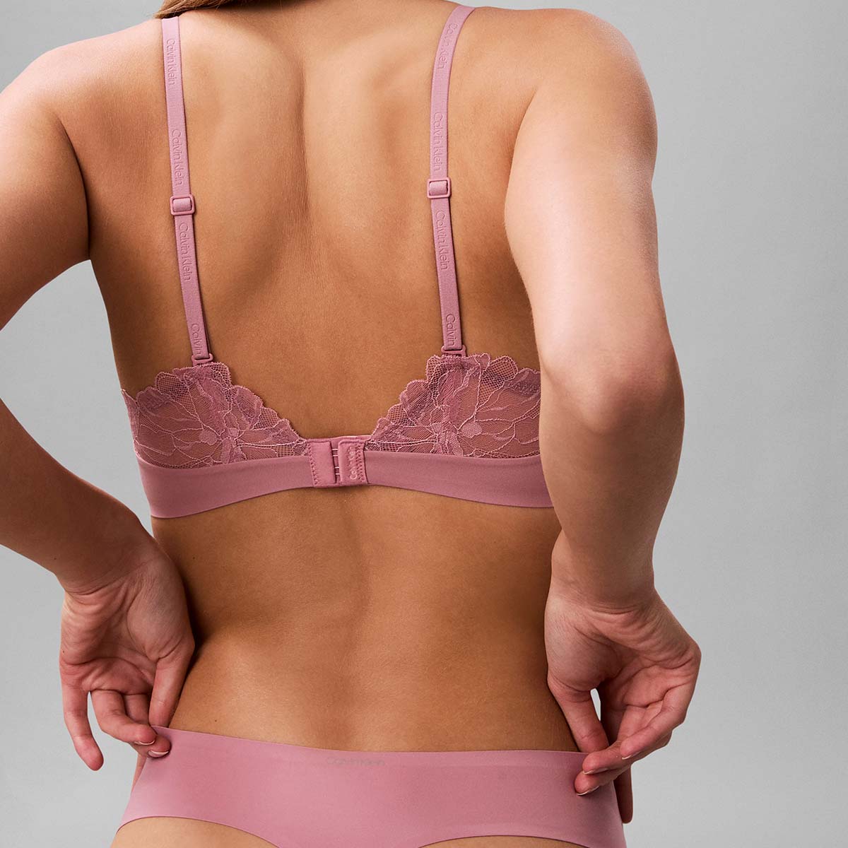 Calvin Klein Perfectly Fit Lace g-streng, rosa - LV00QF8444 - 41I - Soft Mauve