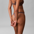 Calvin Klein Perfectly Fit g-streng, lilla - LV00QF7820 - PJS - Botanical Brown
