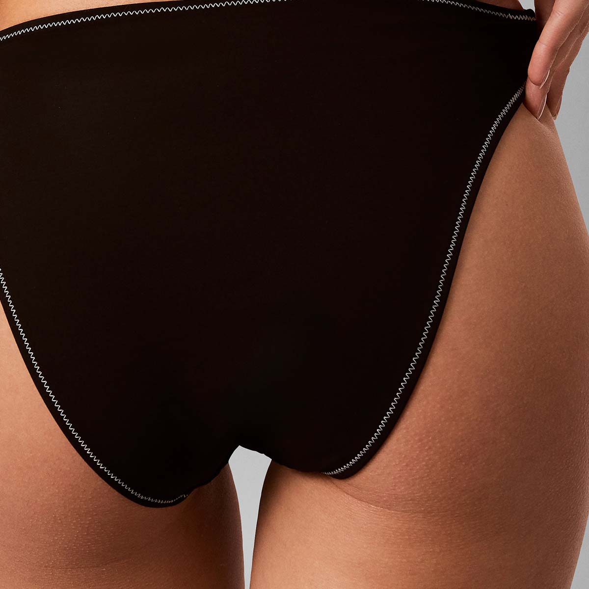Calvin Klein Graphic Monogram tai bikinitrusse, sort - LV00Q61147 - UB1 - Black