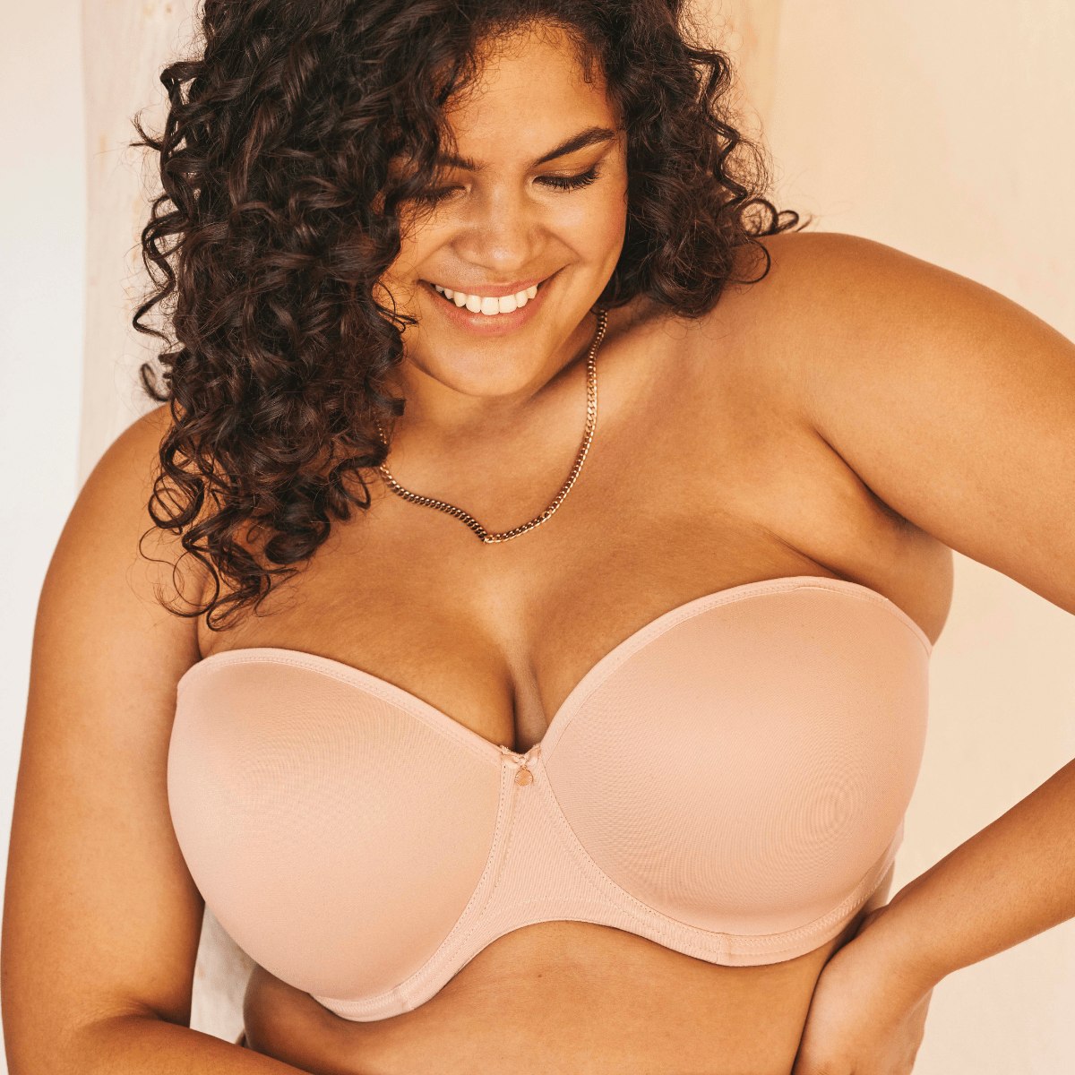 Elomi Smooth stropløs BH, nude - EL4300 - SAH - Sahara