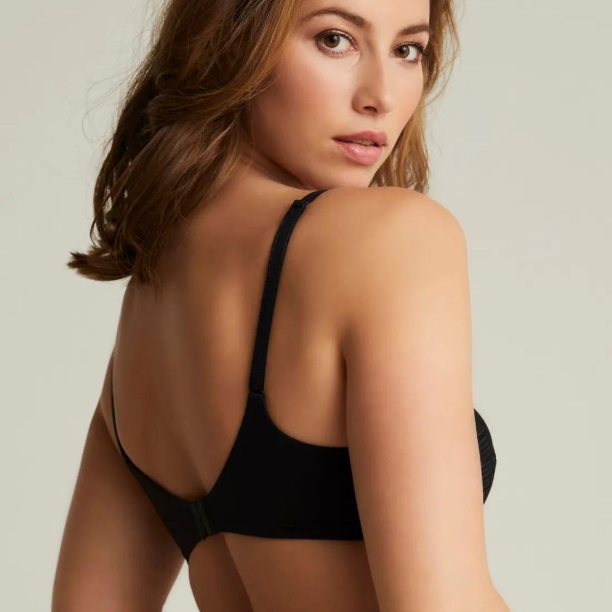 Chantelle EasyFeel Emma BH med bøjle, sort - C98100 - 011 - Black