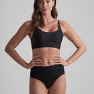 Bye Bra Invisible Mid Waist tai trusse, sort - INVMWB - Black - Black