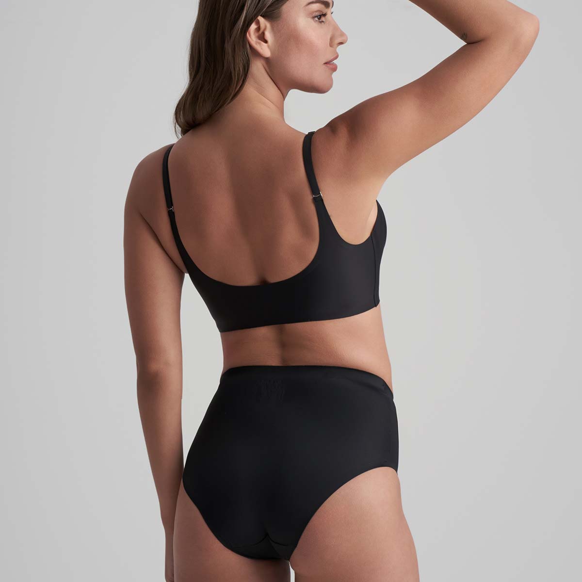 Bye Bra Invisible Mid Waist tai trusse, sort - INVMWB - Black - Black