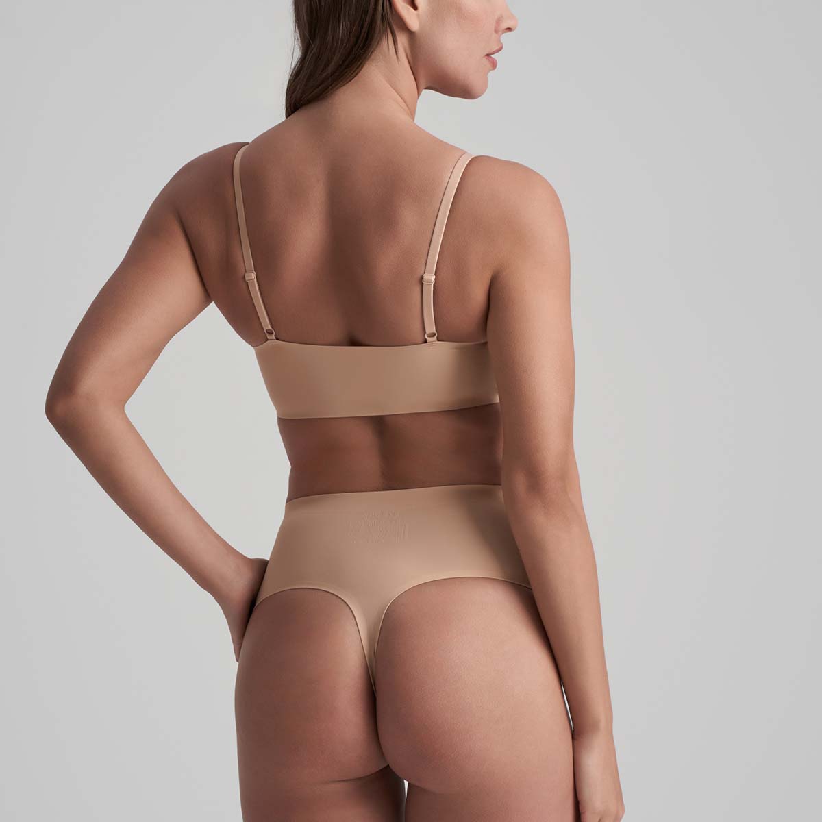Bye Bra Invisible Mid Waist g-streng, beige - INVMWT - Beige - Beige