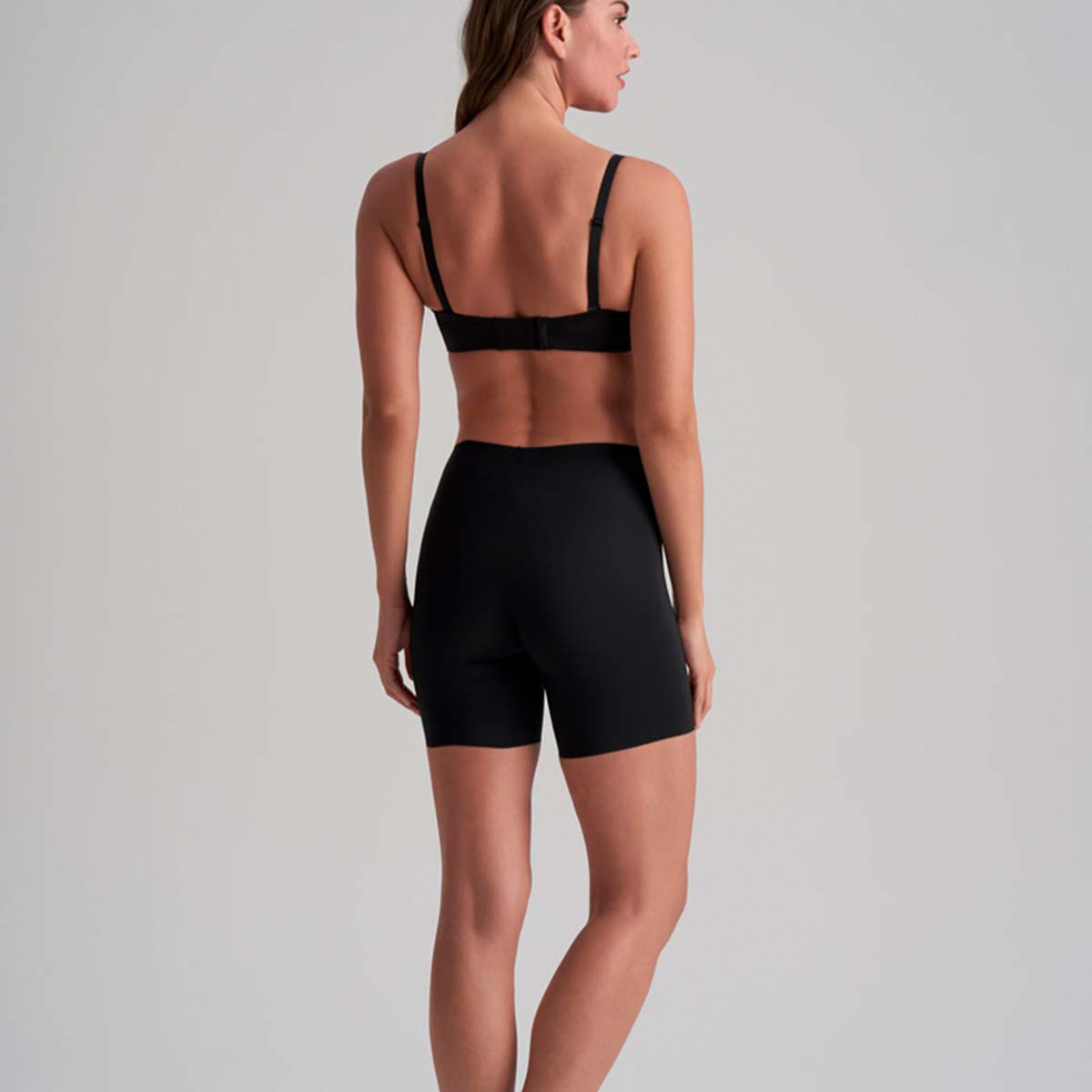Bye Bra Smooth Essentials Mid Waist shorts, sort - SEMWS - Black - Black