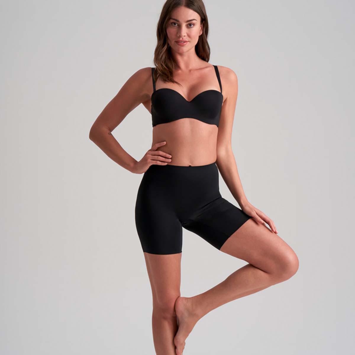 Bye Bra Smooth Essentials Mid Waist shorts, sort - SEMWS - Black - Black