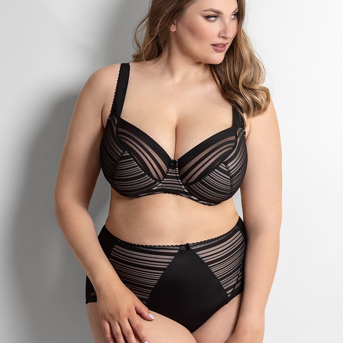 Plaisir Zoe Pure Line BH med bøjle, sort - 8028 - Black - Black