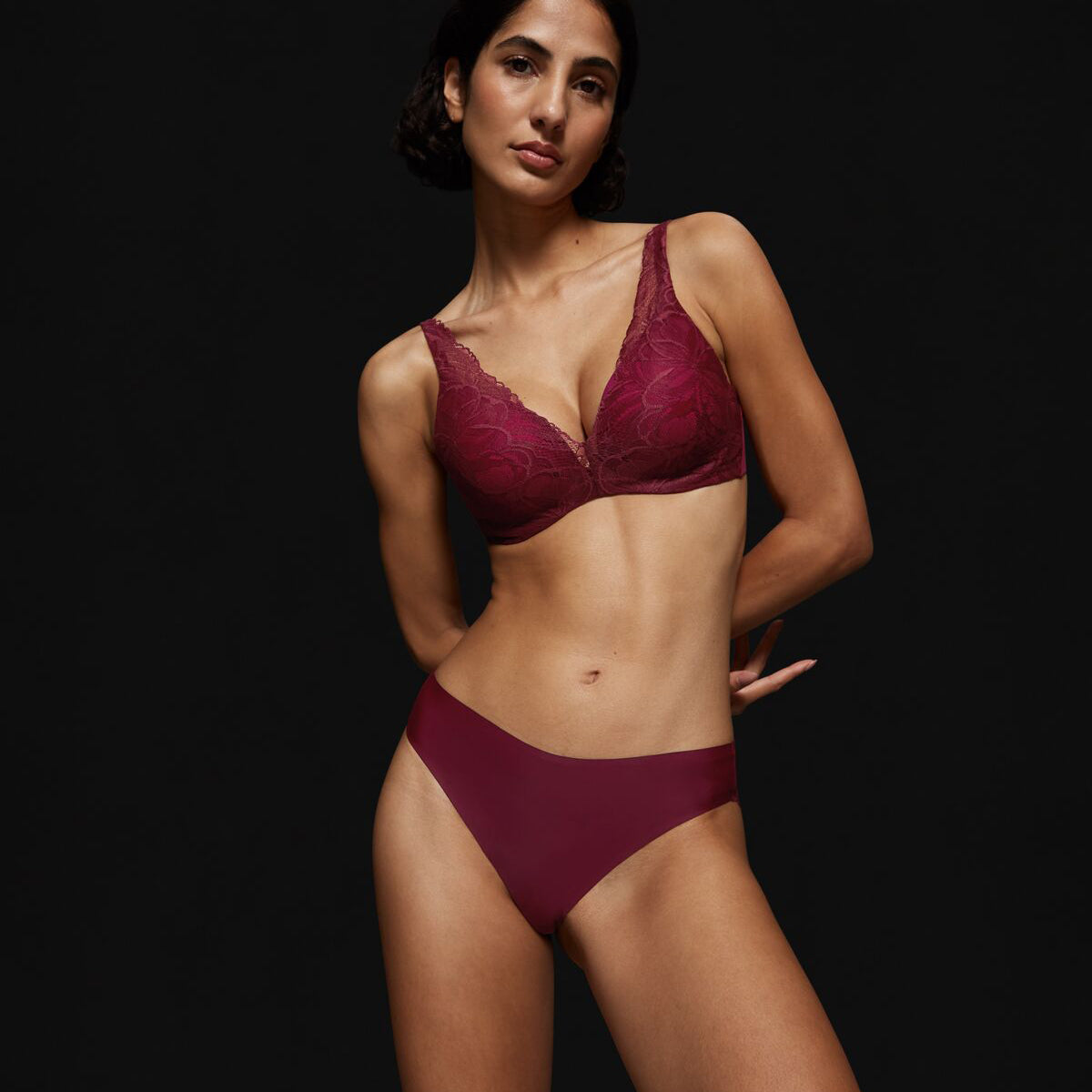 Triumph Body Make-Up Illusion Lace tai trusse, rød - 10219711 - 00EW - Woodrose