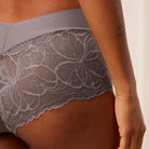 Triumph Body Make-Up Illusion Lace hipster trusse, grå - 10219748 - 3091 - Pigeon Grey