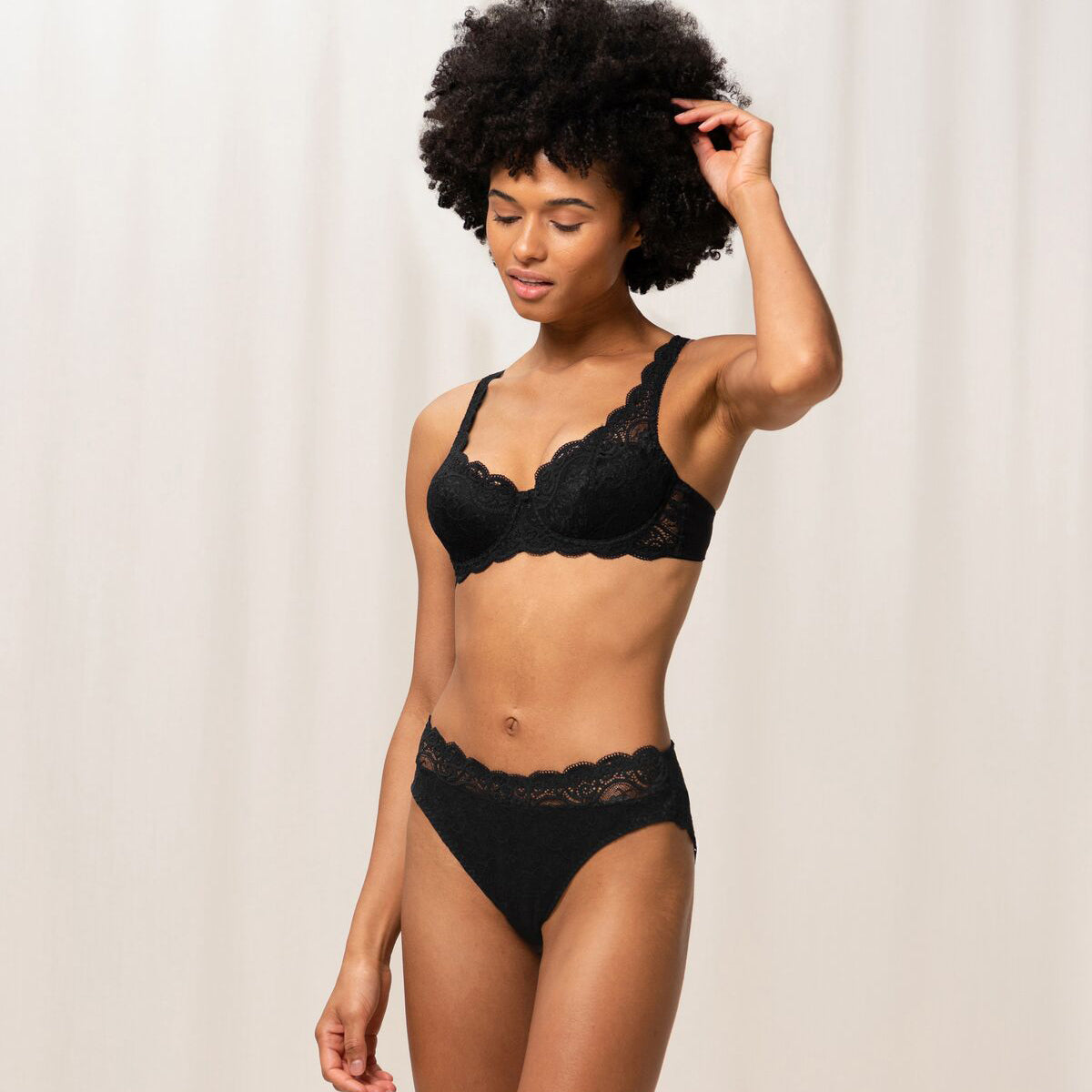 Triumph Amourette 300 WHP BH med bøjle, sort - 10166798 - 0004 - Black