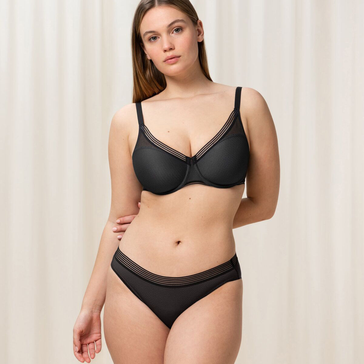 Triumph Infinite Sensation W01 BH med bøjle, sort - 10190474 - 0004 - Black