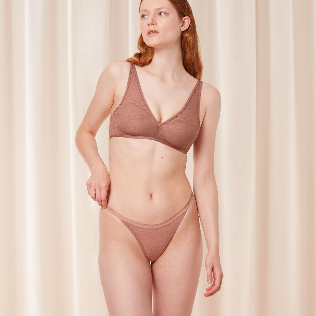 Triumph Signature Sheer g-streng, brun - 10216494 - 6901 - Toasted Almond