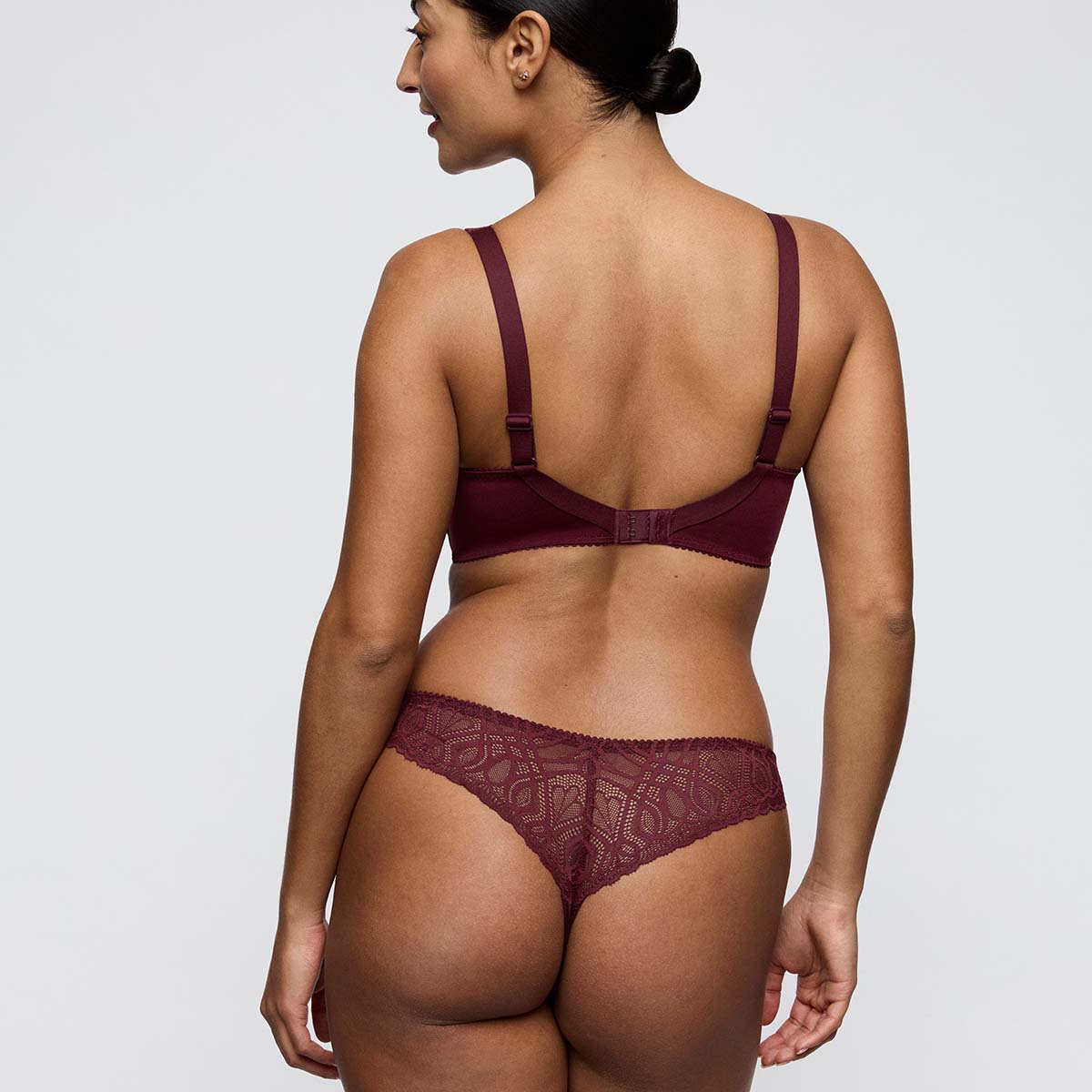 PrimaDonna Salerno g-streng, bordeaux - 0663530 - EVR - Evening Red